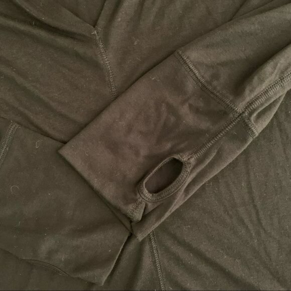 Gap fit black long sleeve workout top dry wicking breathable thumb holes - XXL - Picture 9 of 9